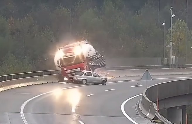 Кадр из видео в YouTube на канале Klip